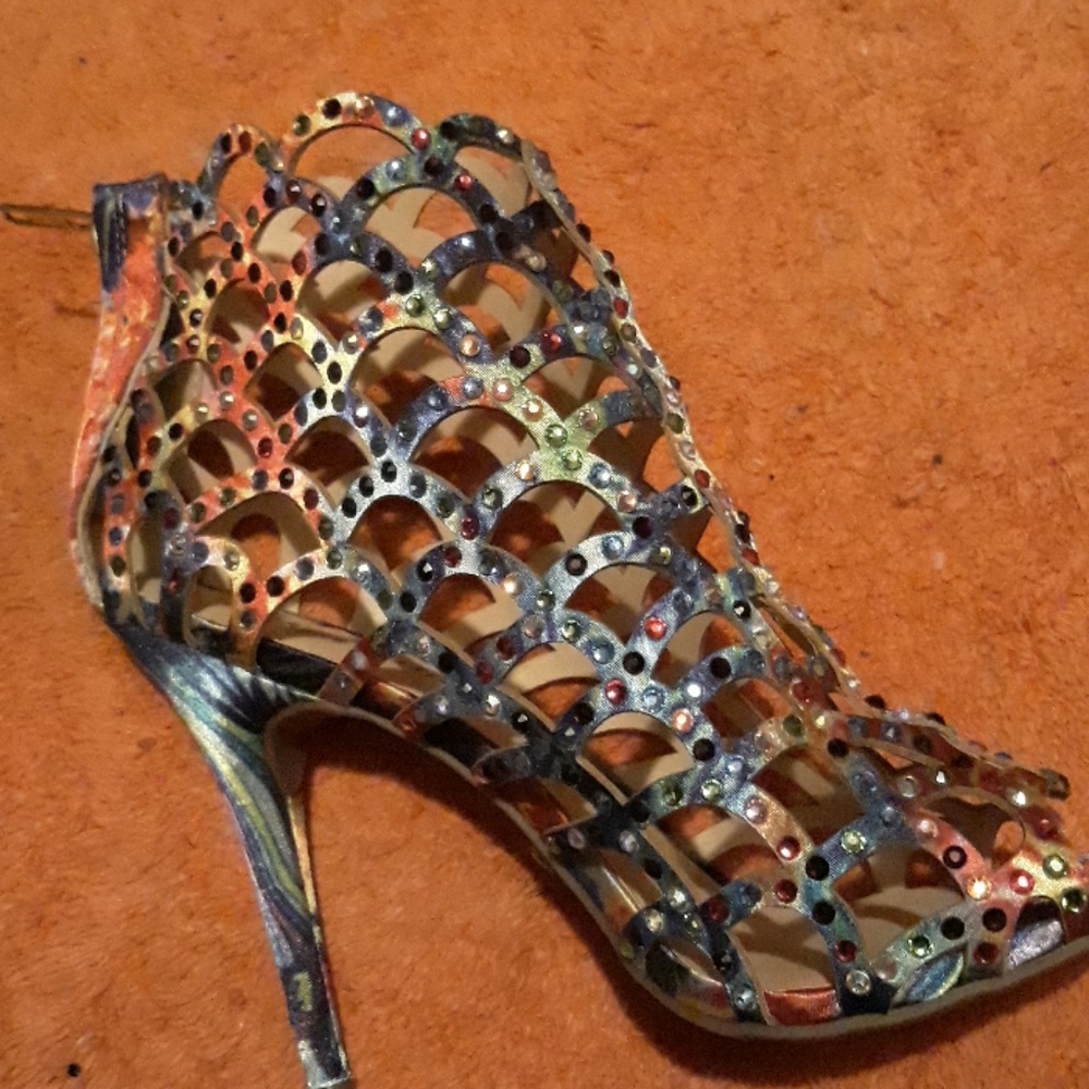 Shoes - Picture 3 of 4